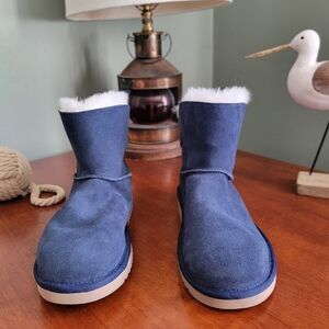 NWOT Koolaburra by UGG 1105809 Navy Blue Suede Shearling Short Boots